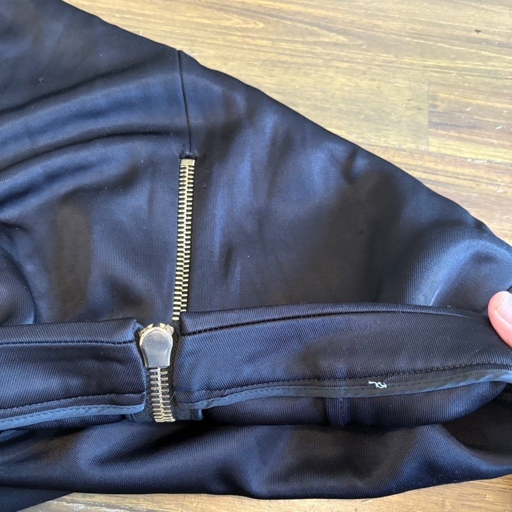 Givenchy Designer Black Pencil Skirt Sexy Sleek Runway Flawed Size 38 Gold Zip - Picture 9 of 13